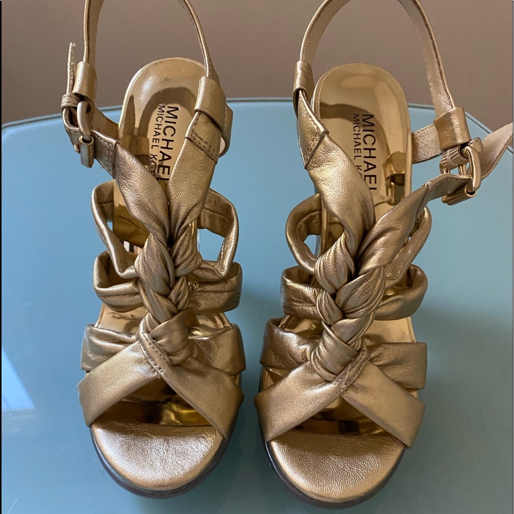 Michael Kors Gold Knot Heels 4 “ Size 6 - Picture 4 of 10